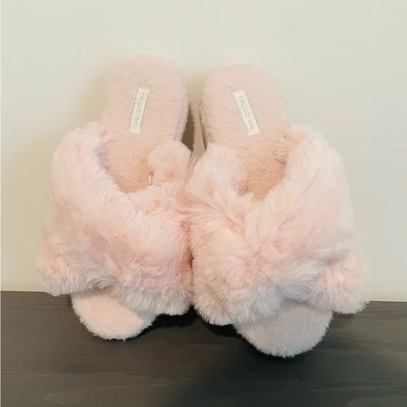 Soft Plush Cozy House Slippers - Picture 3 of 7